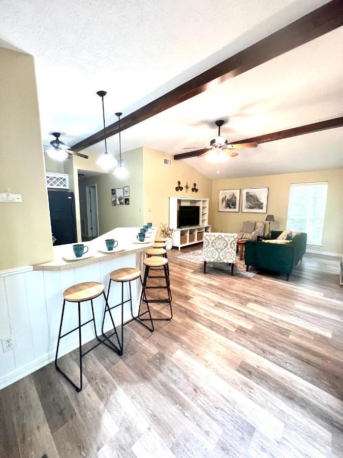 מונטגומרי 2 Bdrm Treehouse Hideout- Lake Conroe With Boat Ramp מראה חיצוני תמונה